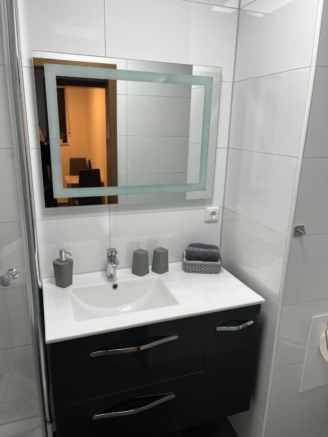 Ferienwohnung Emilia Кьолн Екстериор снимка